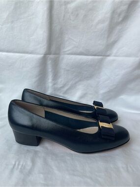 Authentic Vintage Salvatore Ferragamo Vara Bow Navy Calfskin Pumps (With Box)